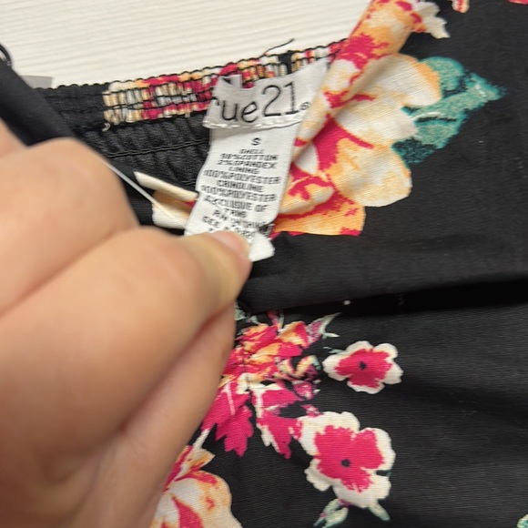 Rue21 dress with flowers. New with tags. Size s - Picture 3 of 3